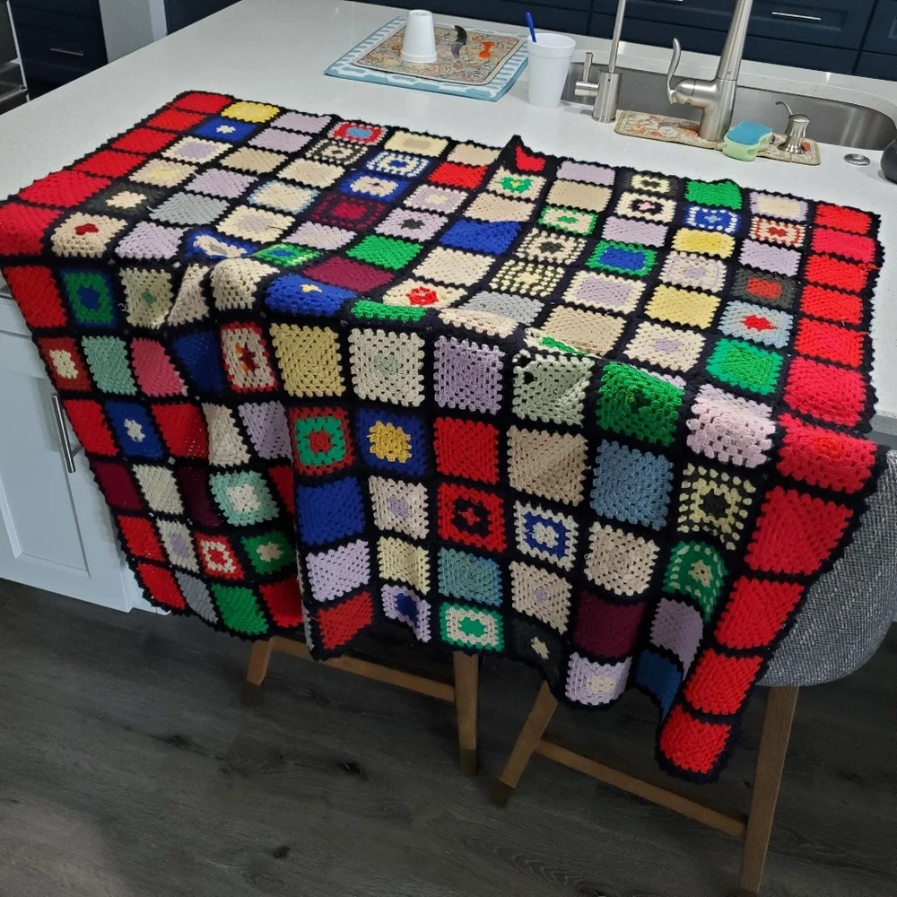 Vintage Crocheted Grannycore Afghan Throw 144 Granny 4